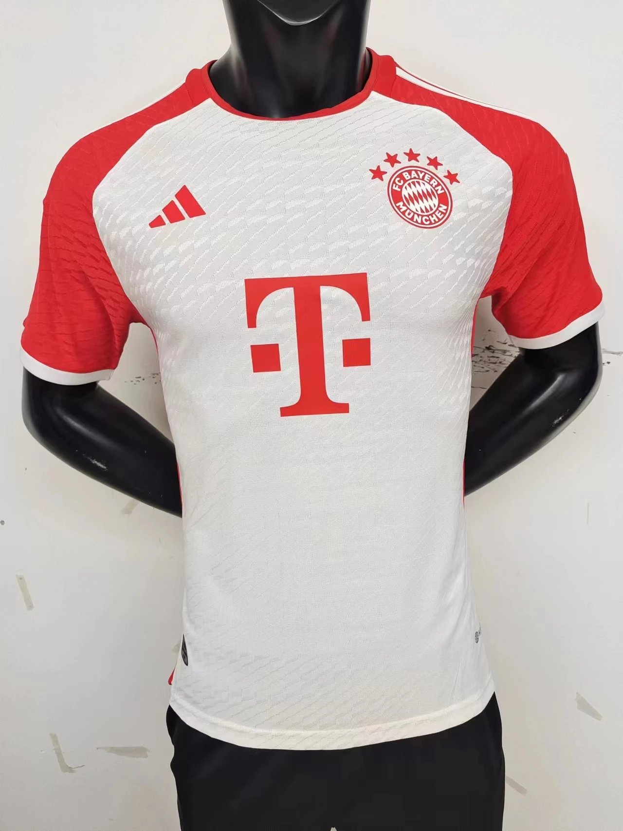 2324 Bayern Munich Home