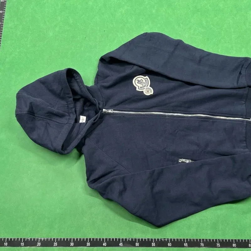 Zipper with navy blue